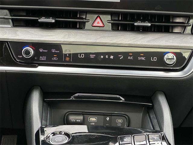 2025 Kia Sportage Plug-In Hybrid X-Line photo 3