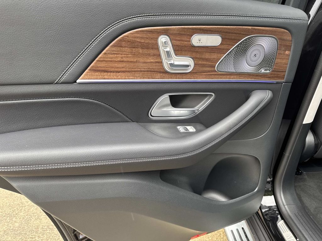 2026 Mercedes Benz GLE 580 4MATIC photo 9