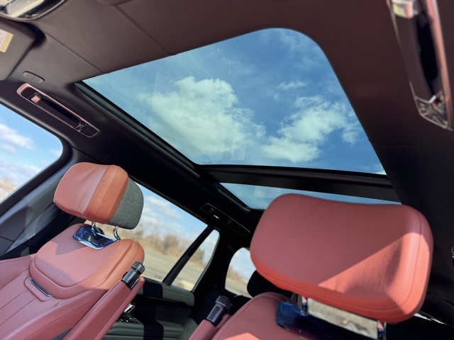 2025 Land Rover Range Rover SV photo 15