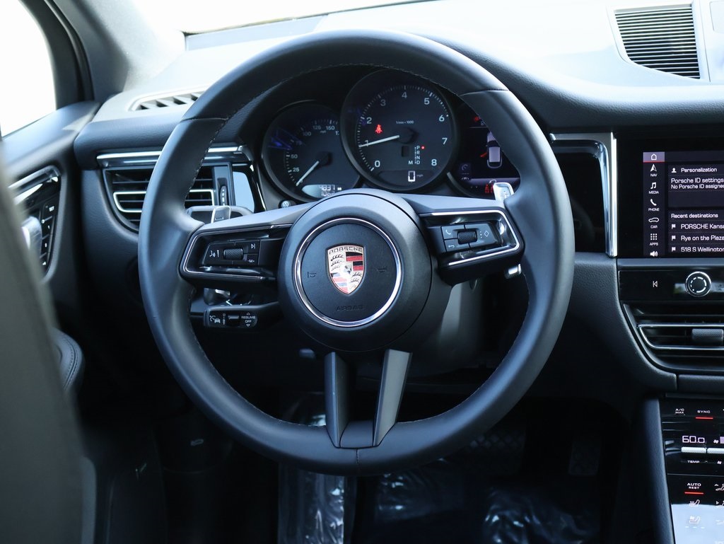 2025 Porsche Macan T photo 18