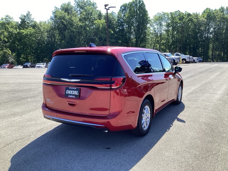 2025 Chrysler Pacifica photo 7