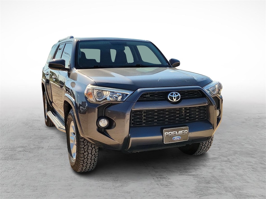 2017 Toyota 4Runner SR5 photo 2