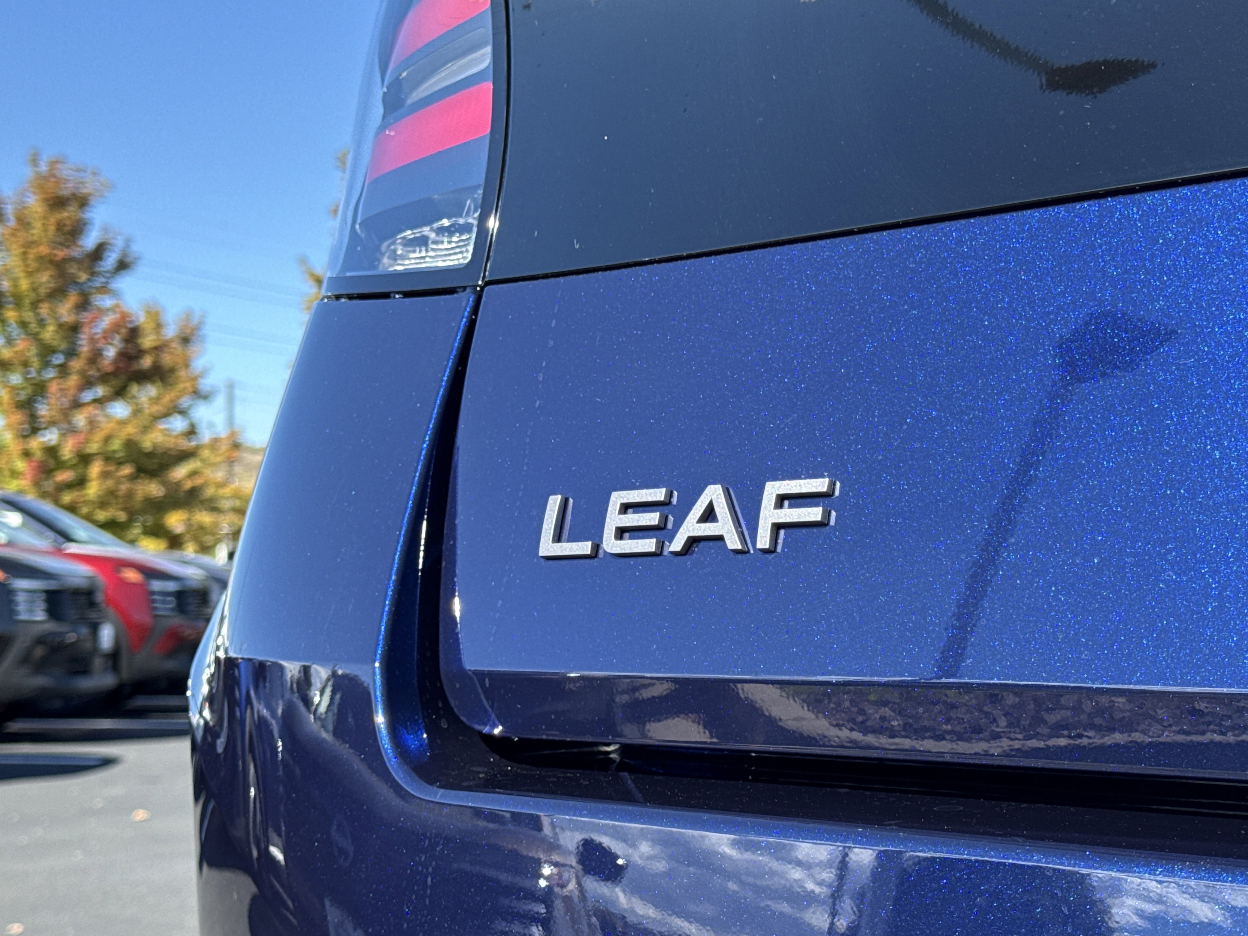 2026 Nissan Leaf SV photo 2