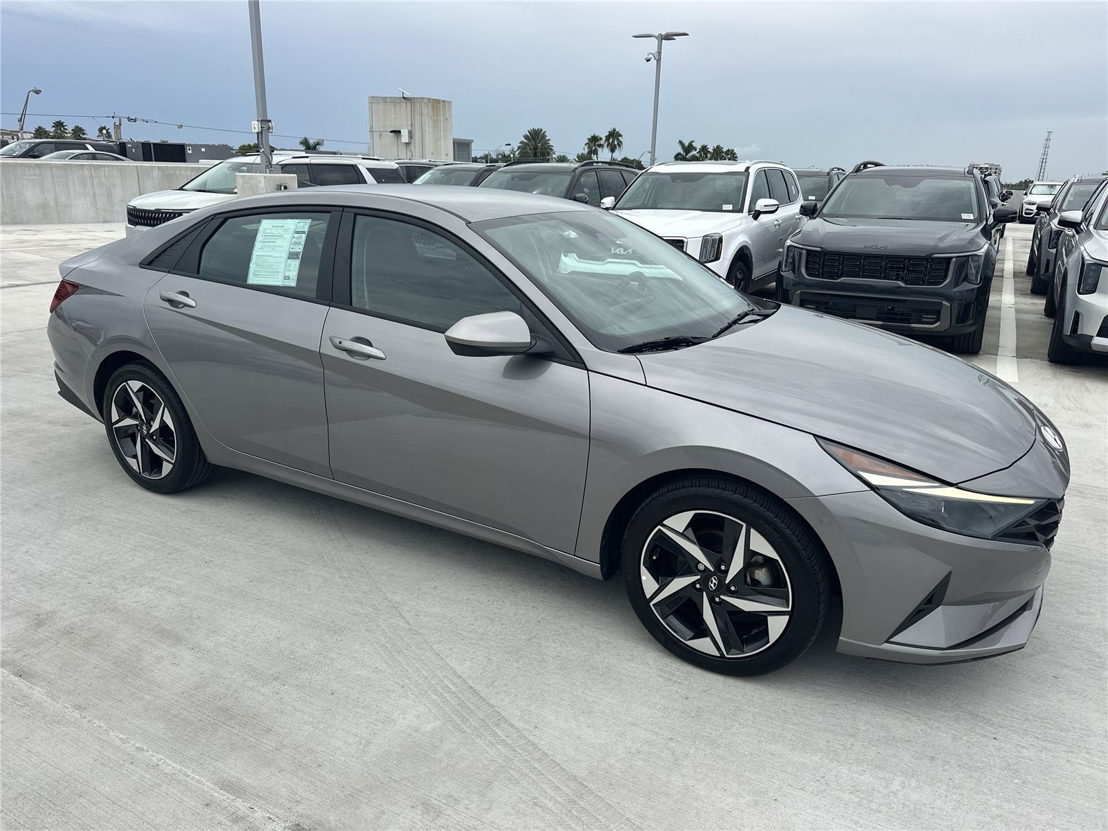 2023 Hyundai Elantra SEL photo 2