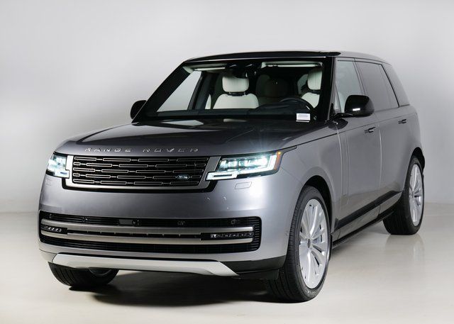 2026 Land Rover Range Rover SE's photo