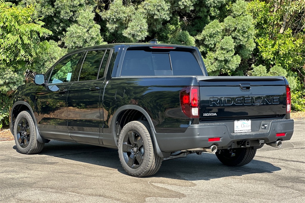 2025 Honda Ridgeline Black Edition photo 3