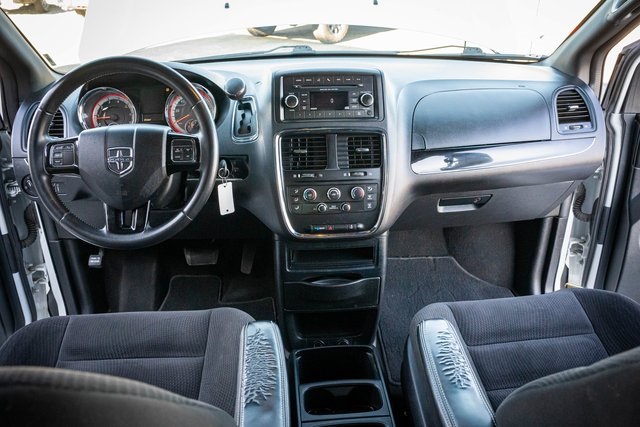 2017 Dodge Grand Caravan SE Plus Blacktop photo 25