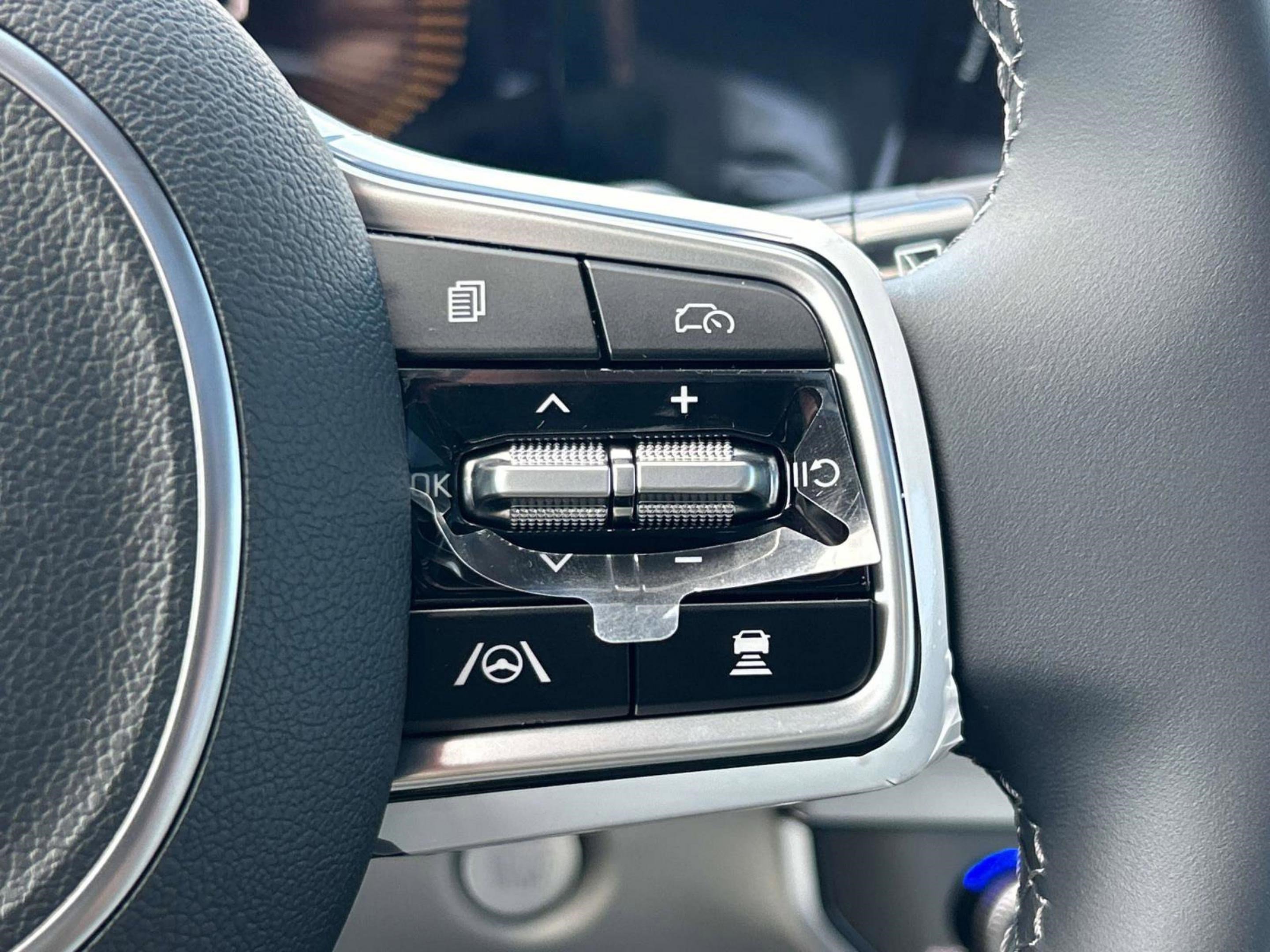 2025 Kia Sorento S photo 23