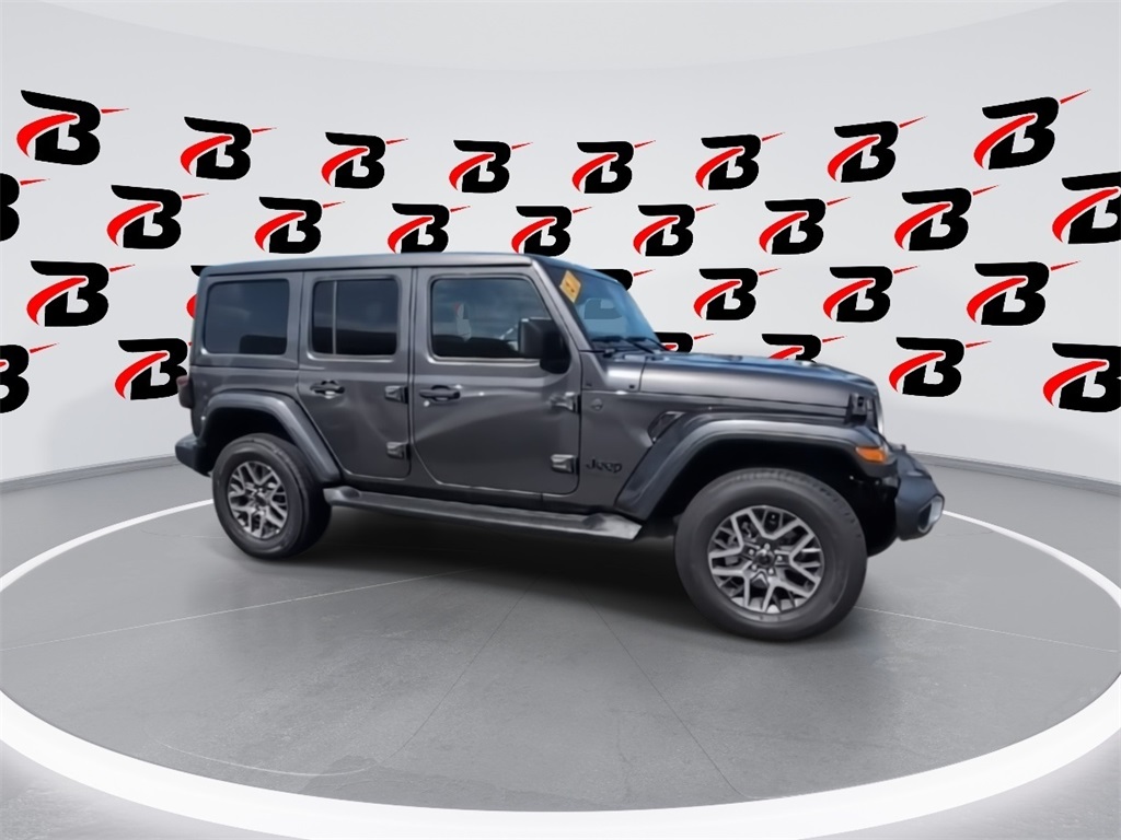 2025 Jeep Wrangler Sahara photo 9