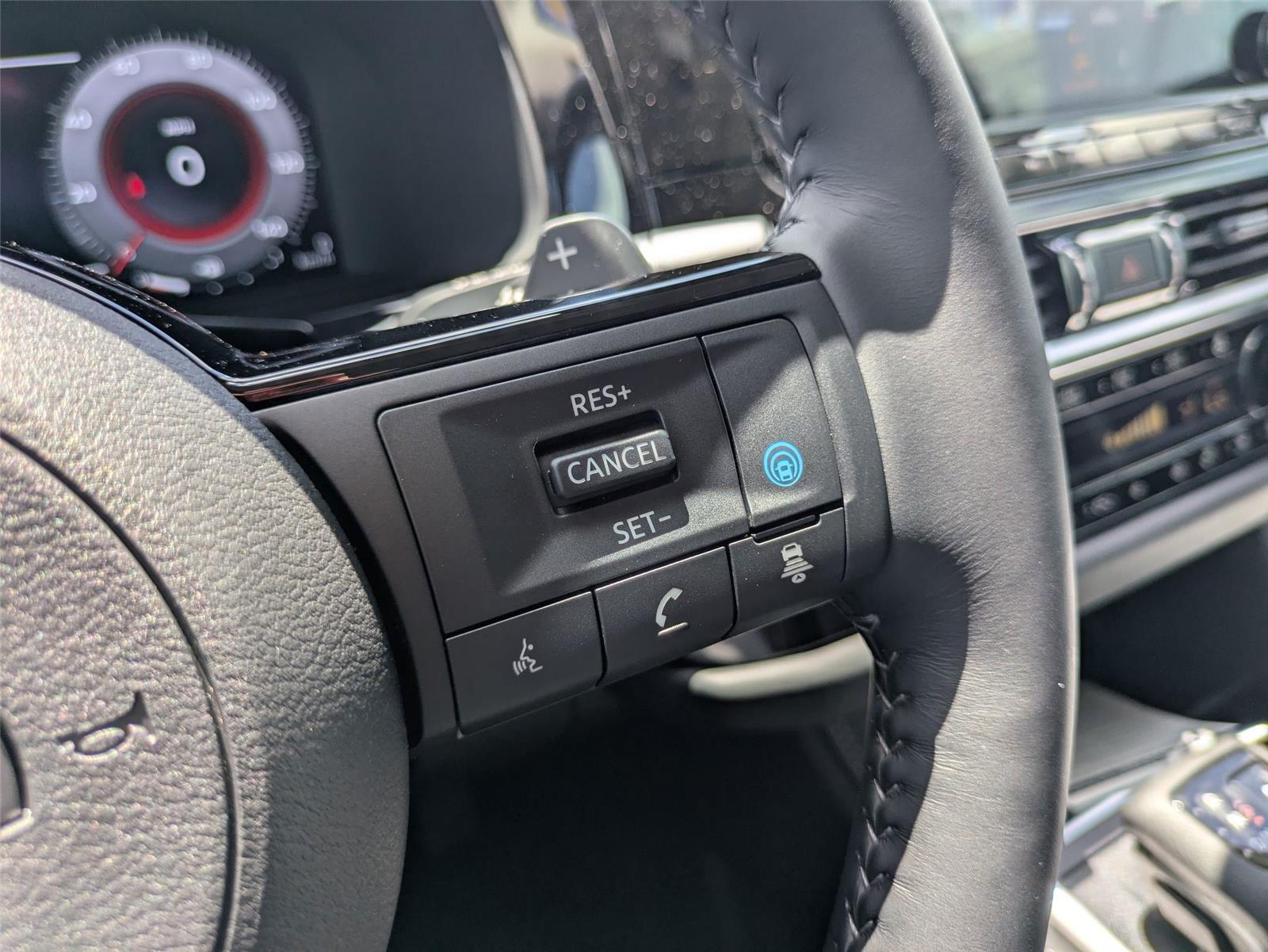 2025 Nissan Pathfinder Platinum photo 16