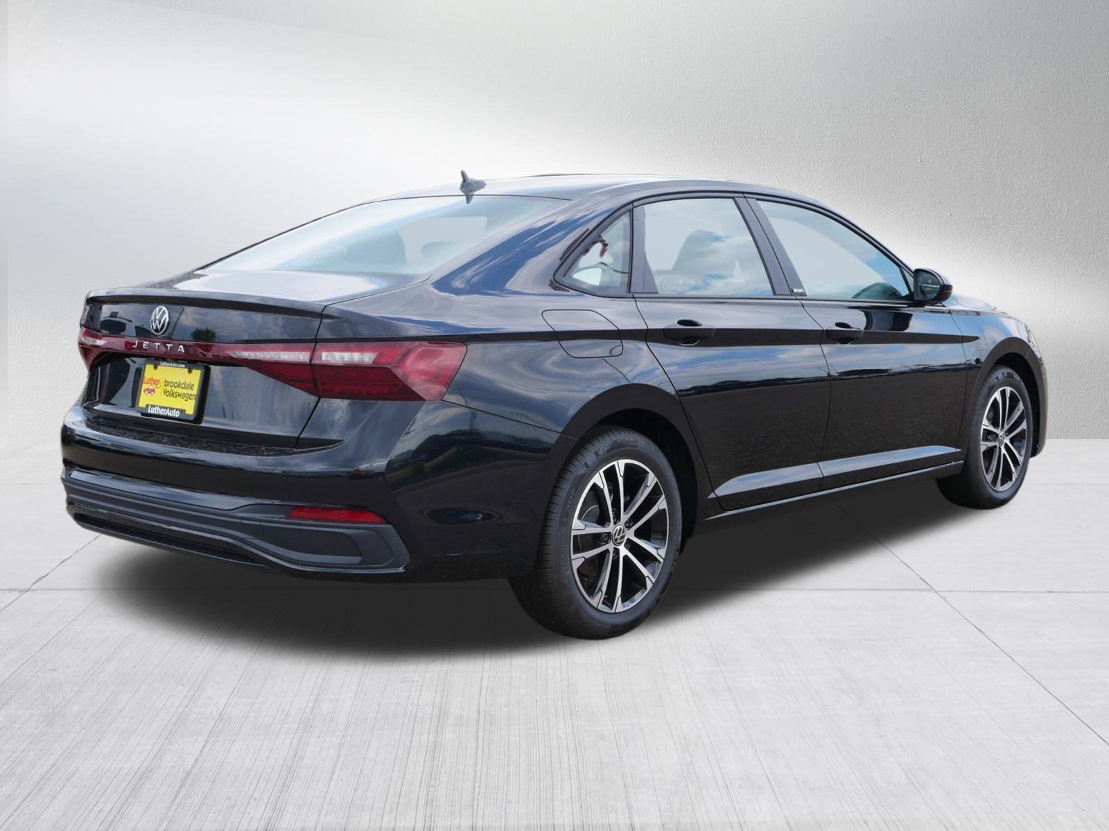 2025 Volkswagen Jetta Sport photo 3