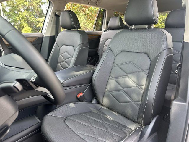 2025 Volkswagen Atlas SE Technology photo 3
