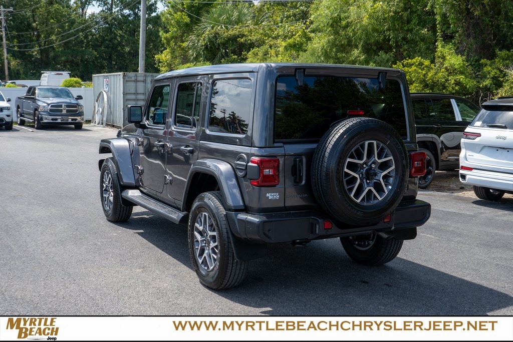 2025 Jeep Wrangler Sahara photo 4