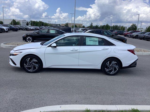 2025 Hyundai Elantra Limited's photo