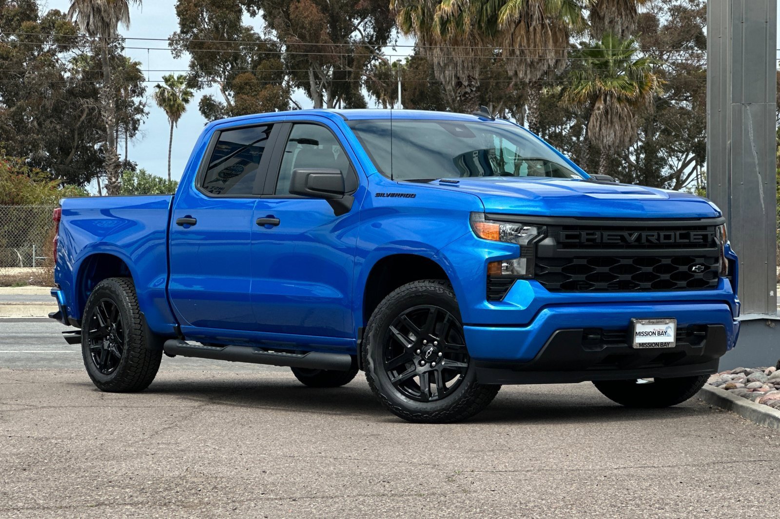 2025 Chevrolet Silverado 1500 Custom photo 2
