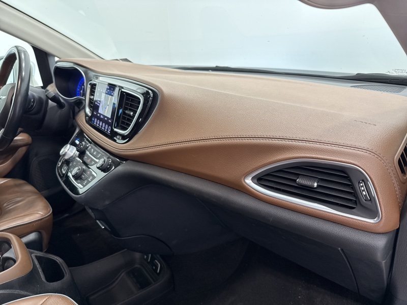 2019 Chrysler Pacifica Limited photo 17