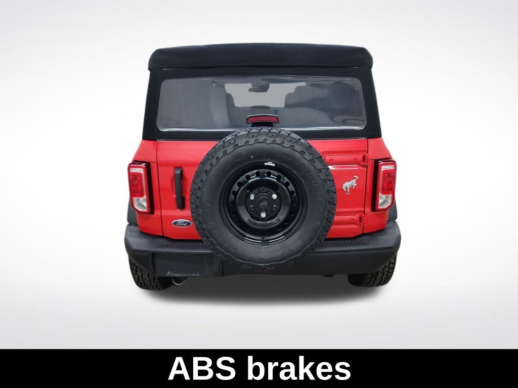 2023 Ford Bronco Black Diamond photo 2