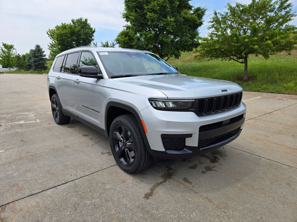 2025 Jeep Grand Cherokee L Altitude's photo