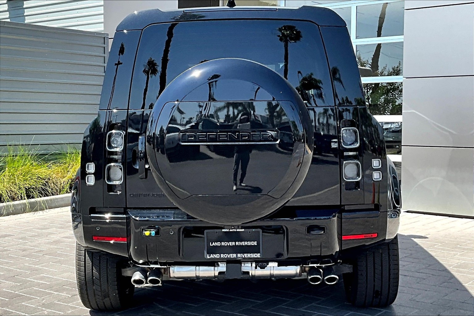 2025 Land Rover Defender 110 V8 photo 4