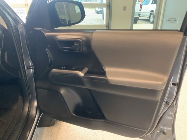 2022 Toyota Tacoma SR 4x4 photo 34
