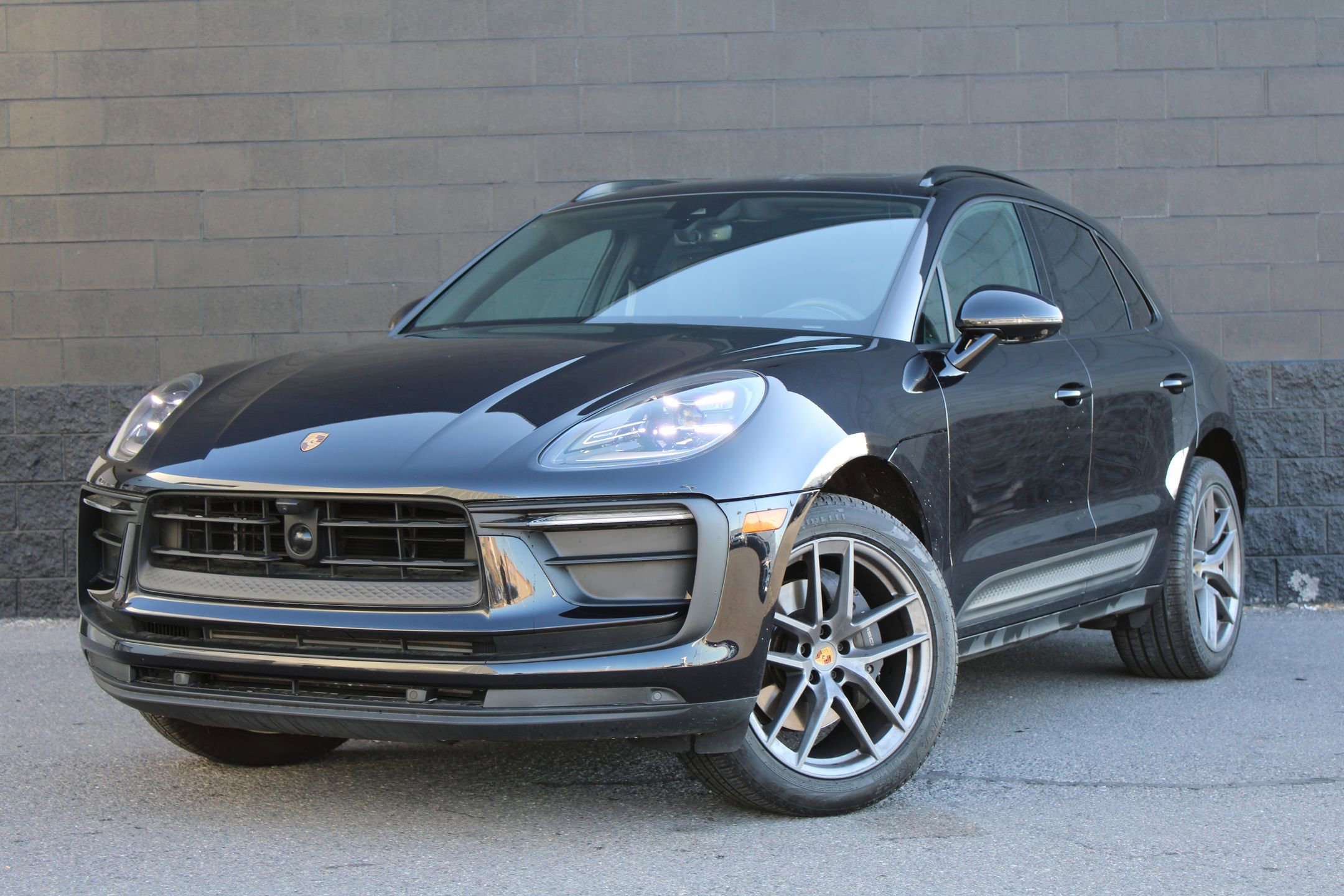 2025 Porsche Macan's photo