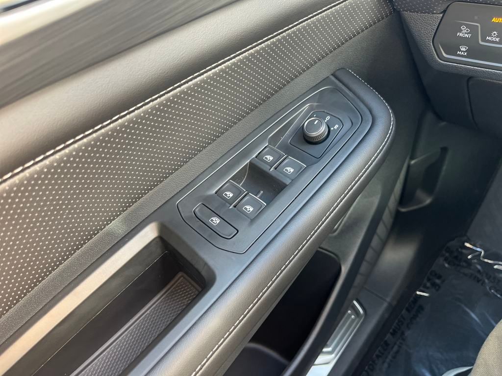 2025 Volkswagen Atlas Cross Sport SE Technology photo 10