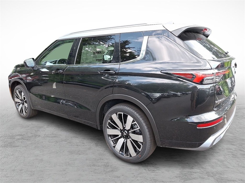 2025 Mitsubishi Outlander Platinum photo 2
