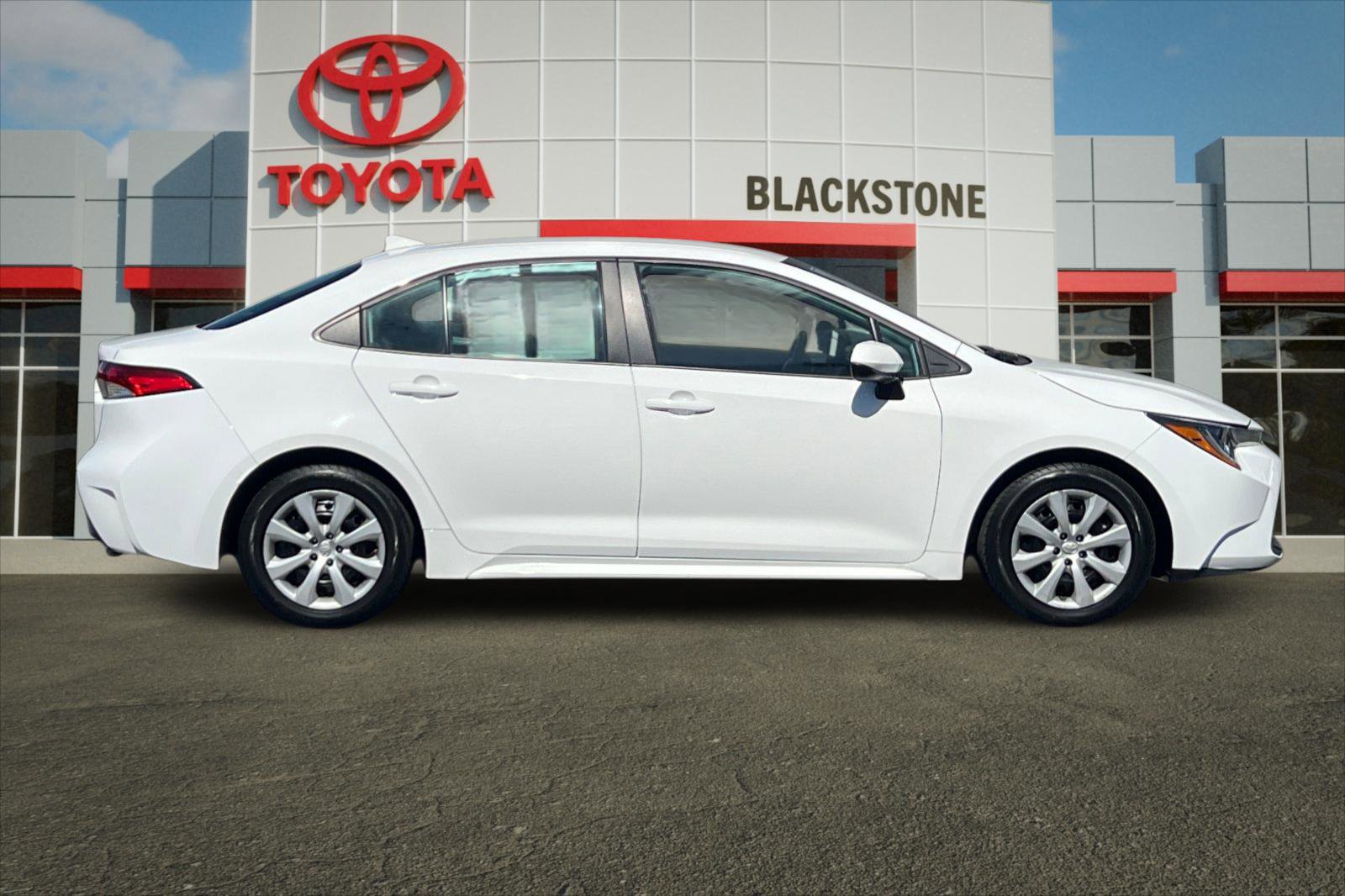 2024 Toyota Corolla LE photo 2
