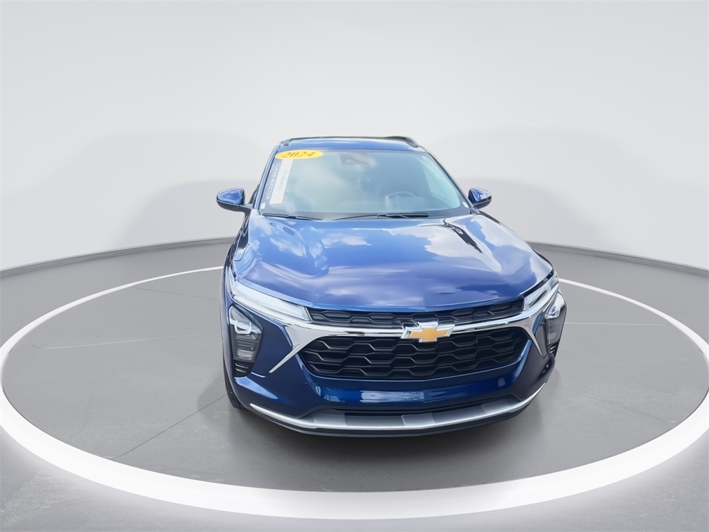 2024 Chevrolet Trax LT photo 3