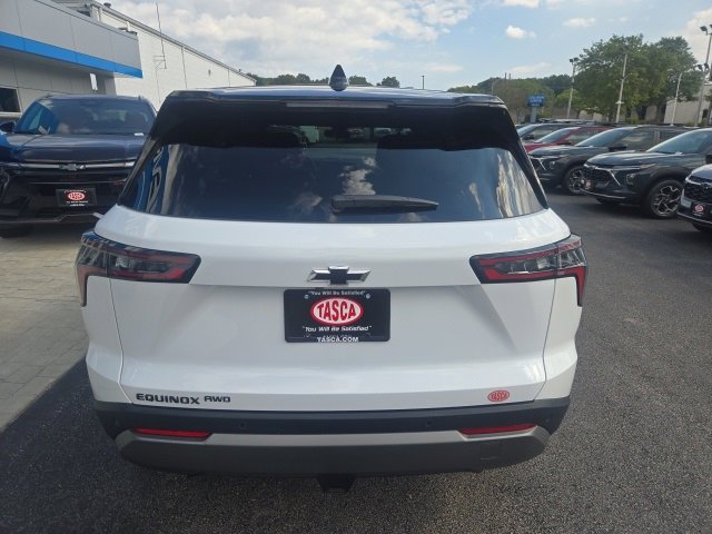 2026 Chevrolet Equinox LT photo 3
