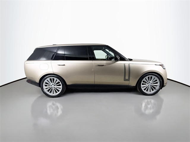 2025 Land Rover Range Rover SE photo 4