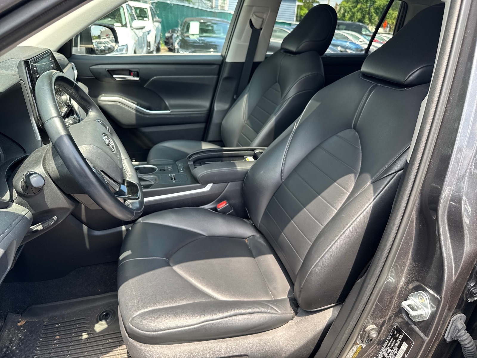 2021 Toyota Highlander XLE photo 15