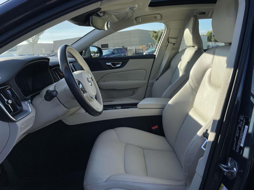 2020 Volvo V60 T5 Momentum photo 7