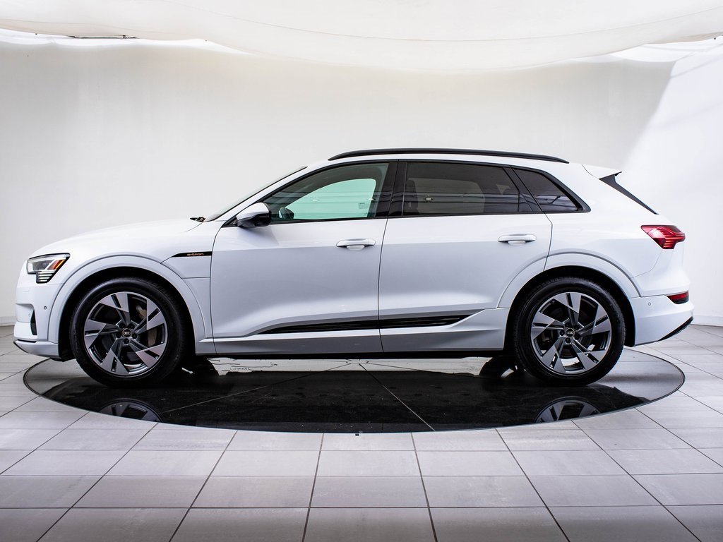 2022 Audi e-tron Premium photo 5