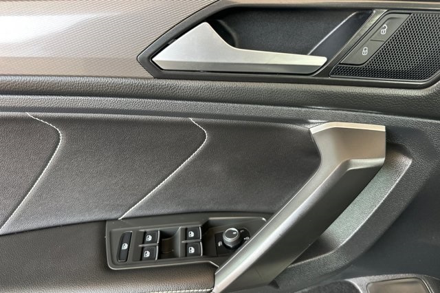 2024 Volkswagen Tiguan SE Wolfsburg Edition photo 11