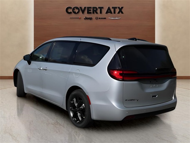 2026 Chrysler Pacifica photo 3