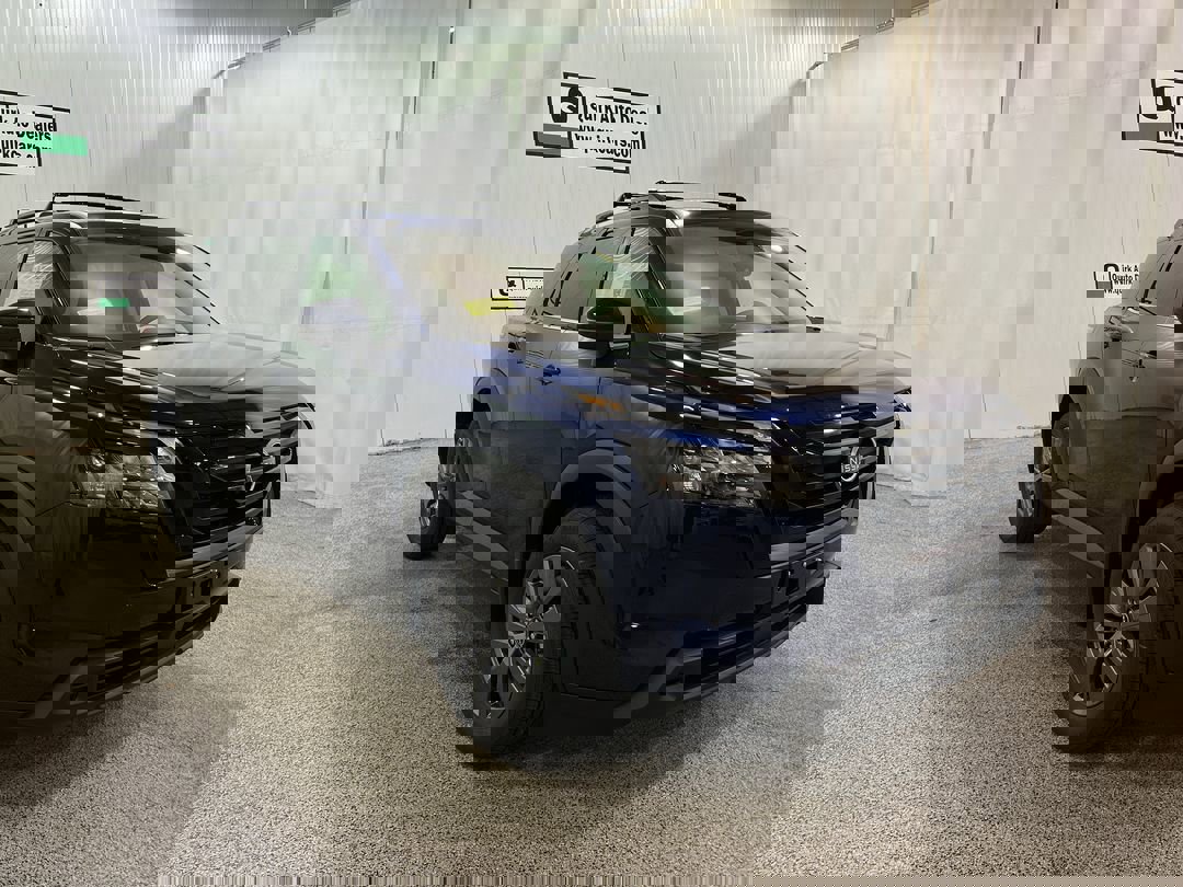 2025 Nissan Pathfinder SV's photo