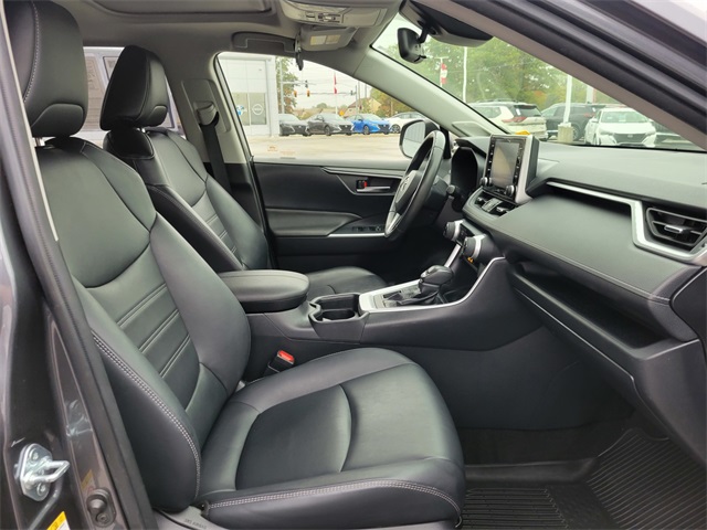 2019 Toyota RAV4 XLE Premium photo 14