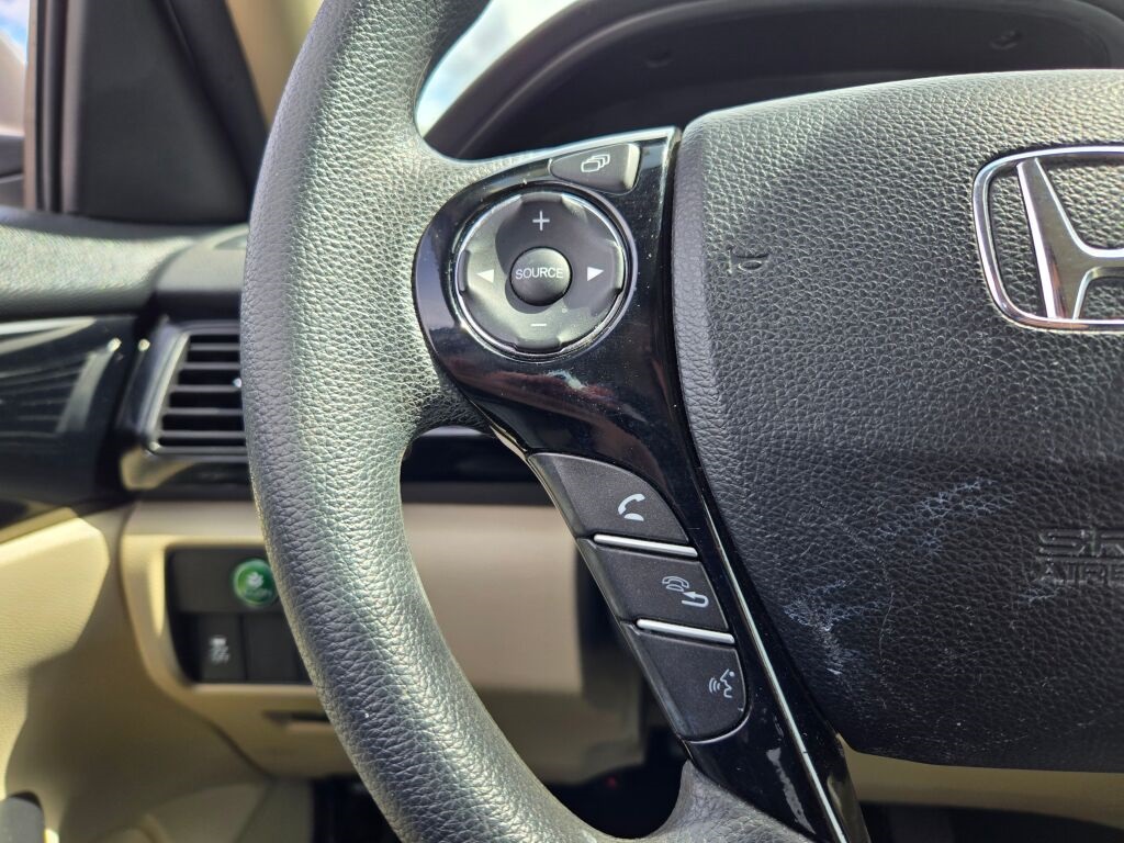 2017 Honda Accord LX photo 21