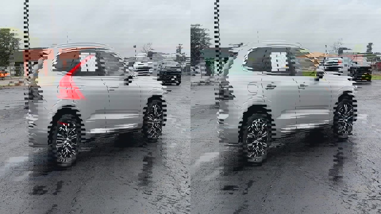 2022 Volvo XC60 B5 Inscription photo 9