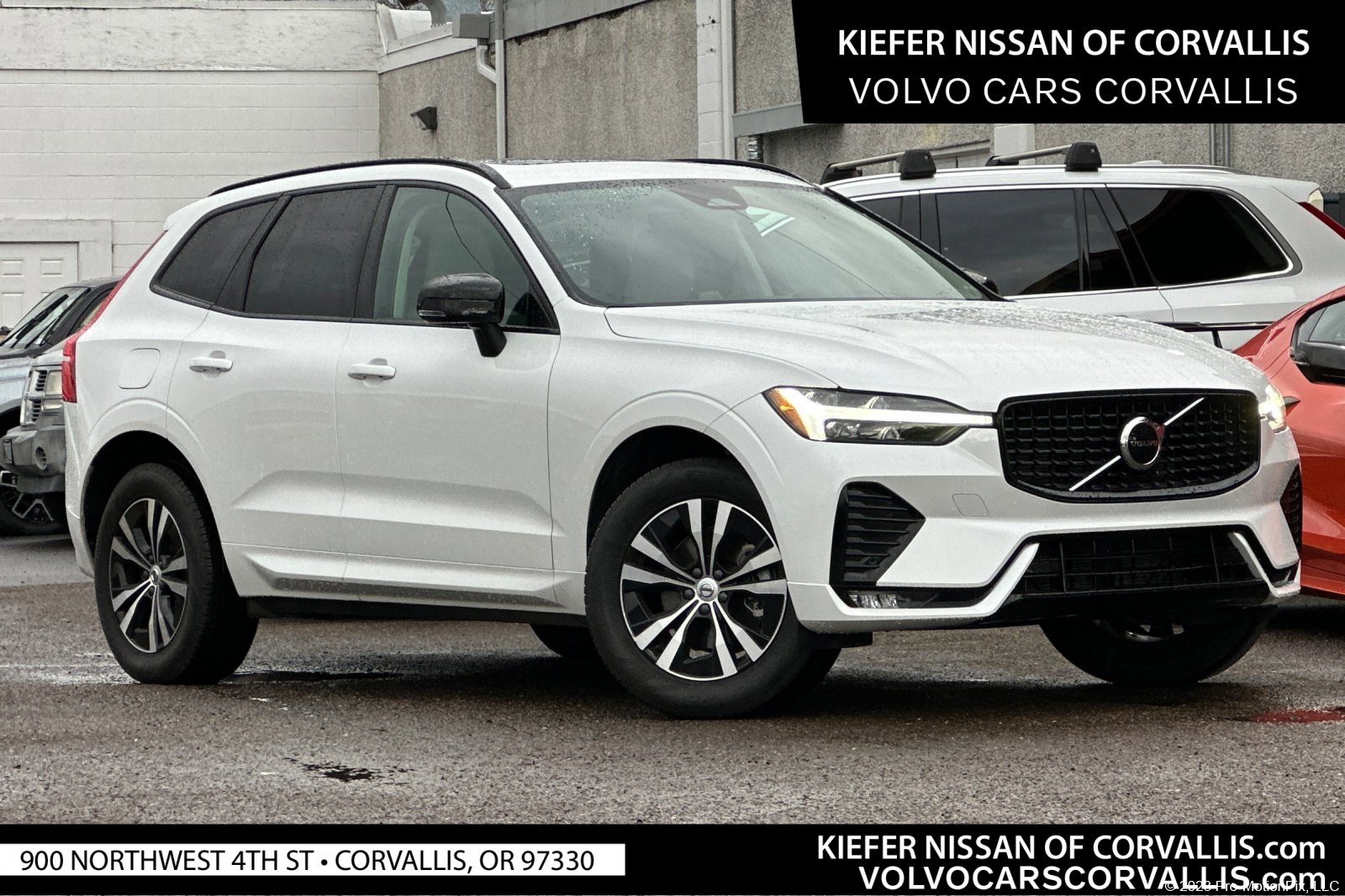 2024 Volvo XC60 Core's photo