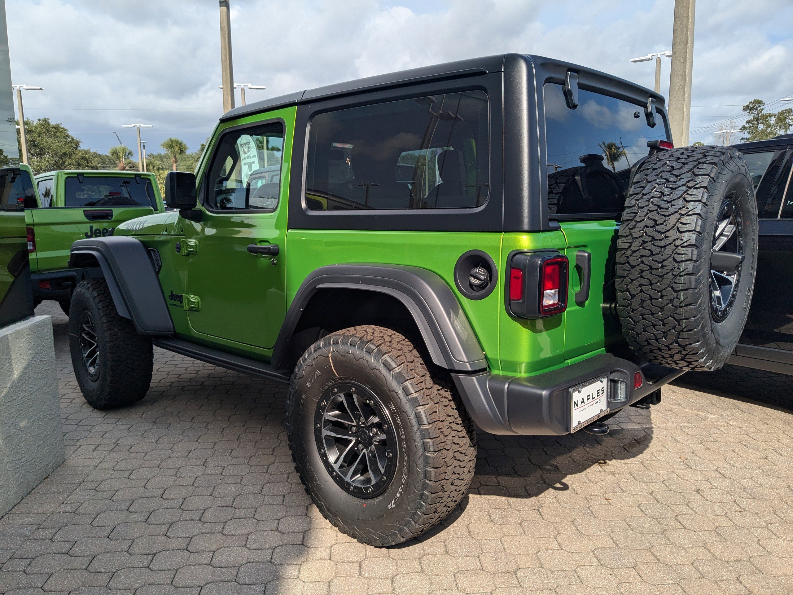 2025 Jeep Wrangler Willys photo 7