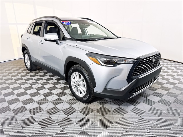 2023 Toyota Corolla Cross LE's photo