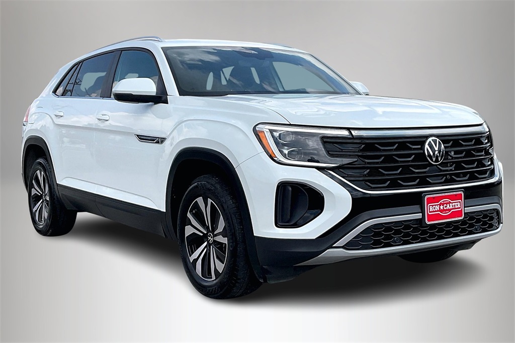 2024 Volkswagen Atlas Cross Sport SE's photo
