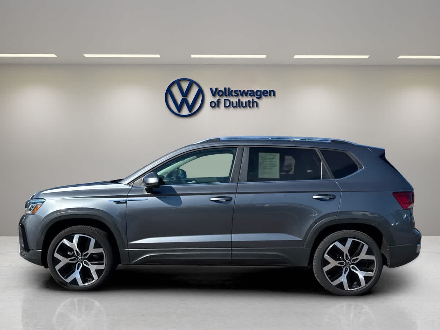 Used 2022 Volkswagen Taos SEL with VIN 3VV2X7B20NM020668 for sale in Hermantown, Minnesota