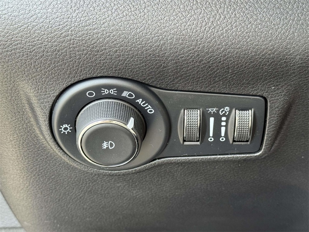 2022 Jeep Compass Latitude photo 28