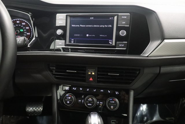2019 Volkswagen Jetta 1.4T R-Line photo 18