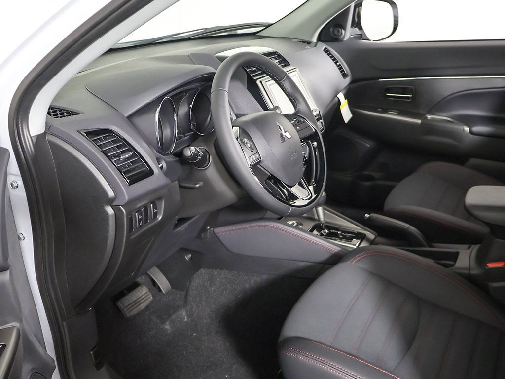 2025 Mitsubishi Outlander Sport ES SE LE photo 17