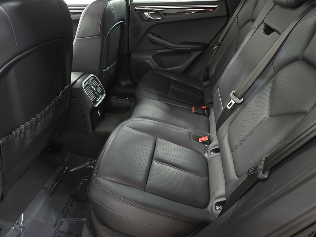 2023 Porsche Macan T photo 24