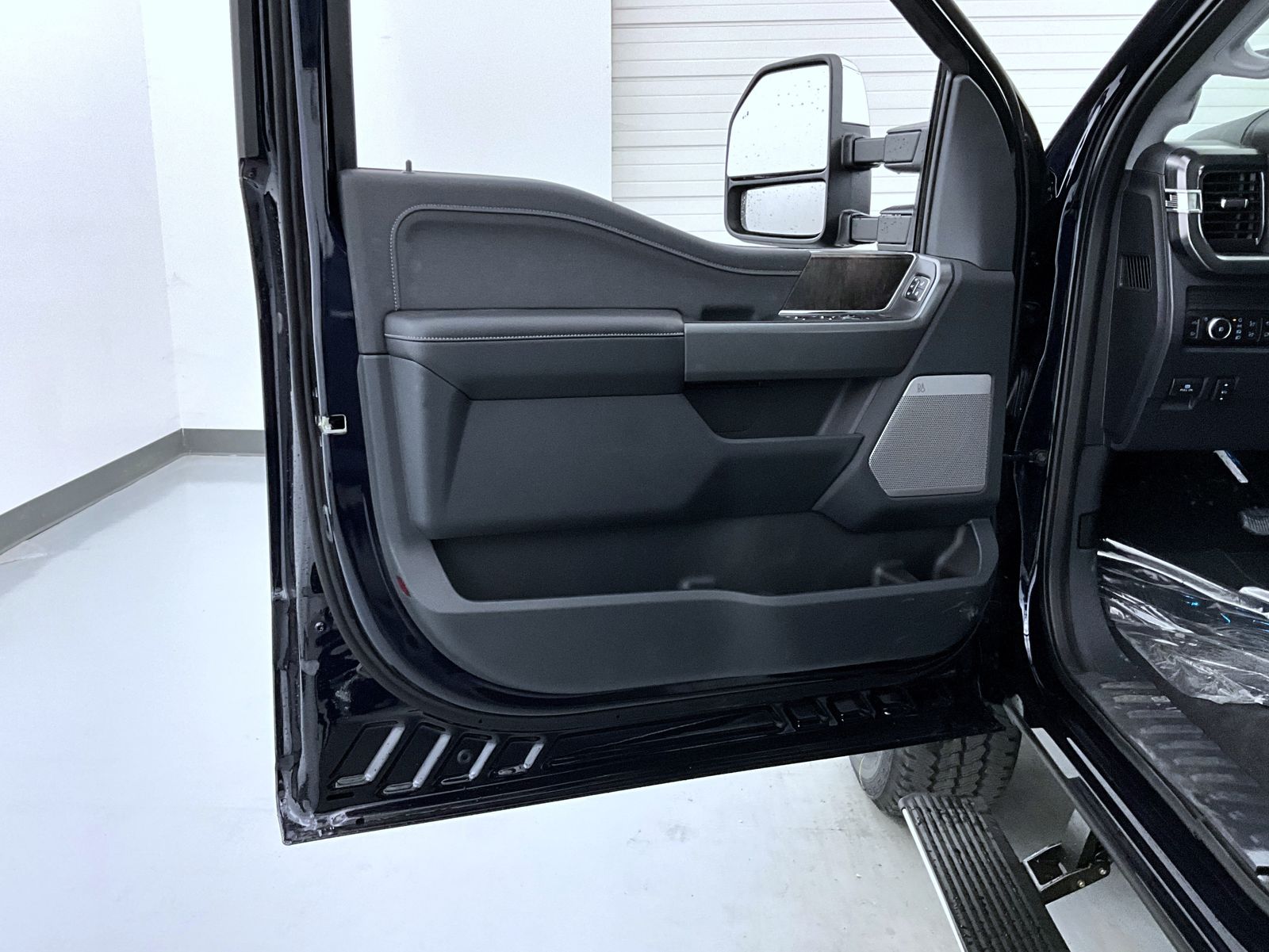 2025 Ford F-350 Lariat photo 9
